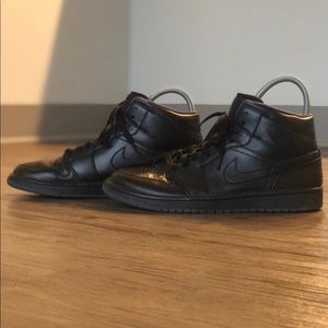 Air Jordan 1 Mid 'Black'